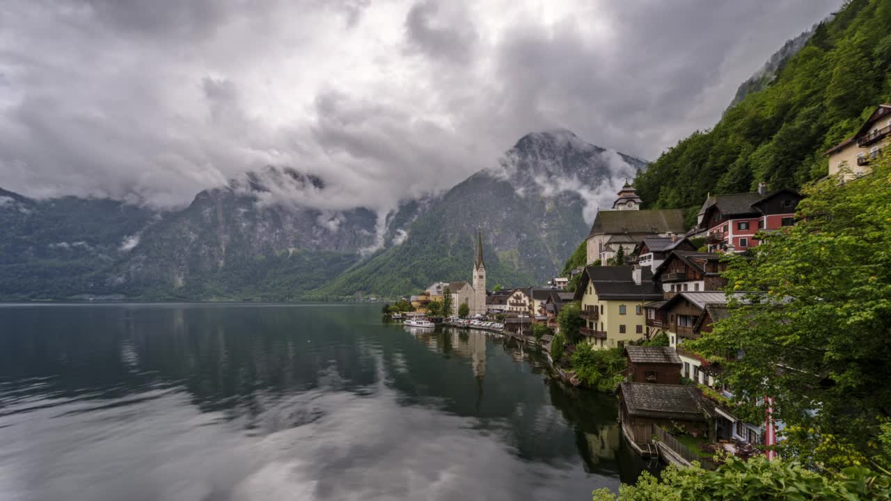 奥地利上奥地利的哈尔施塔特山村鸟瞰图视频素材