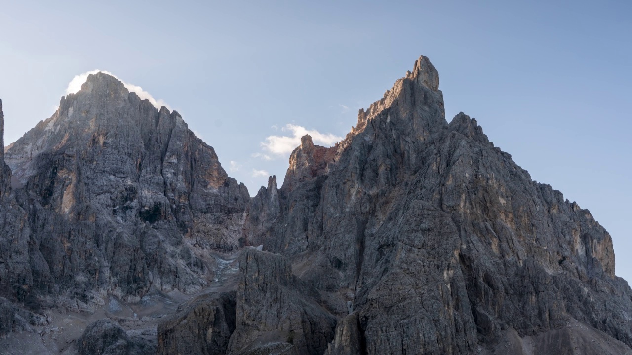 Passo Rolle，意大利阿尔卑斯山的山口，山上的云，白云石，意大利Passo Rolle，意大利阿尔卑斯山的山口，山上的云，白云石，意大利视频素材