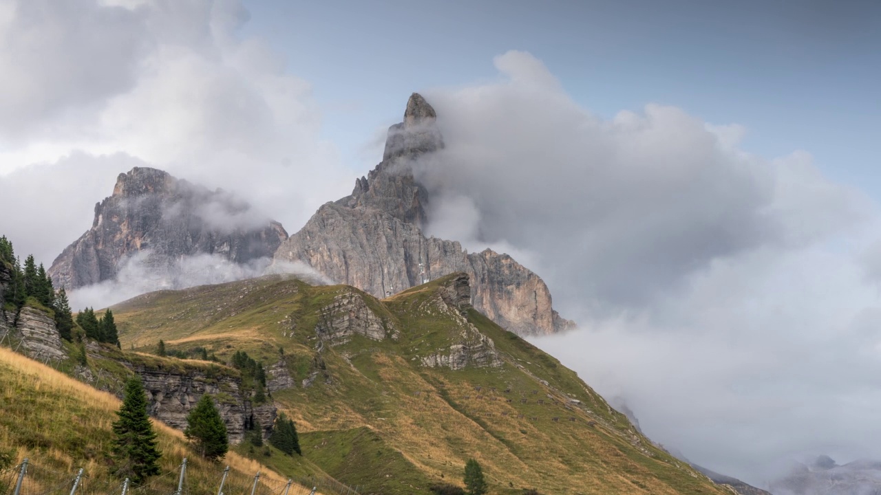 Passo Rolle，意大利阿尔卑斯山的山口，山上的云，白云石，意大利Passo Rolle，意大利阿尔卑斯山的山口，山上的云，白云石，意大利视频素材