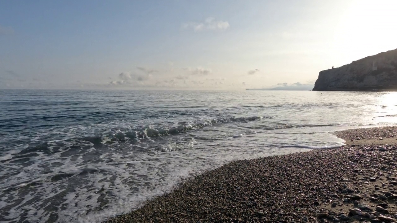 宁静的大海和海岸线的风景视频素材