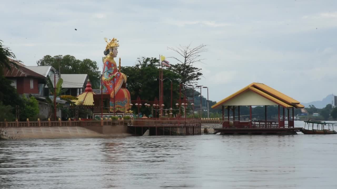 泰国那空沙旺的昭佛寺法拉克昭美塔普提姆妈祖马祖神社视频素材