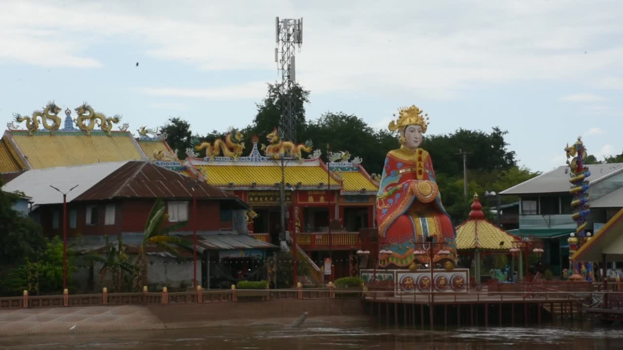 泰国那空沙旺的昭佛寺法拉克昭美塔普提姆妈祖马祖神社视频素材