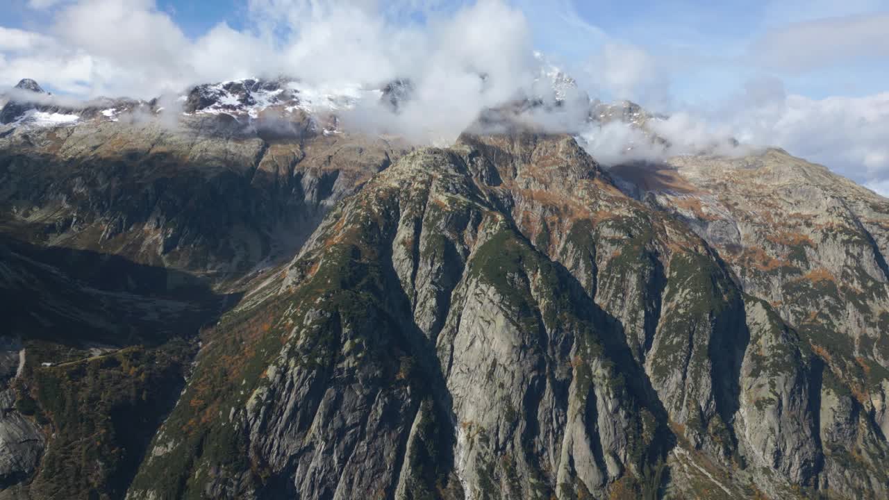 欧洲阿尔卑斯山的鸟瞰图视频素材