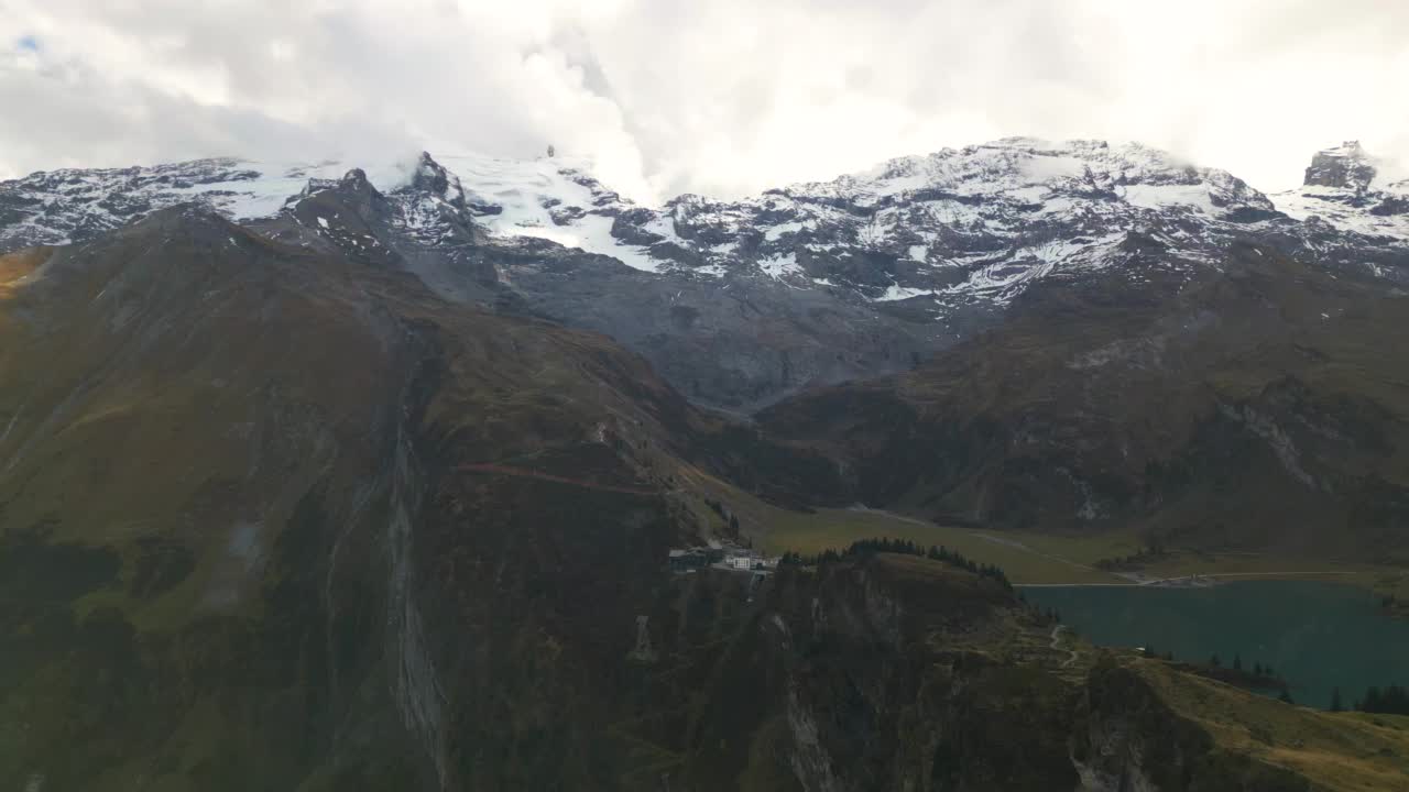 铁力斯山峰的鸟瞰图视频素材