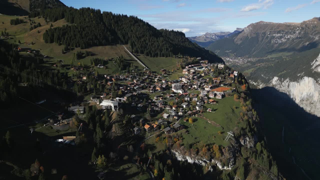 瑞士Lauterbrunnen Murren村右侧的空中滑梯视频素材