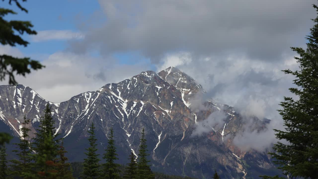 碧玉国家公园美丽的风景。加拿大落基山脉，阿尔伯塔省，加拿大视频素材