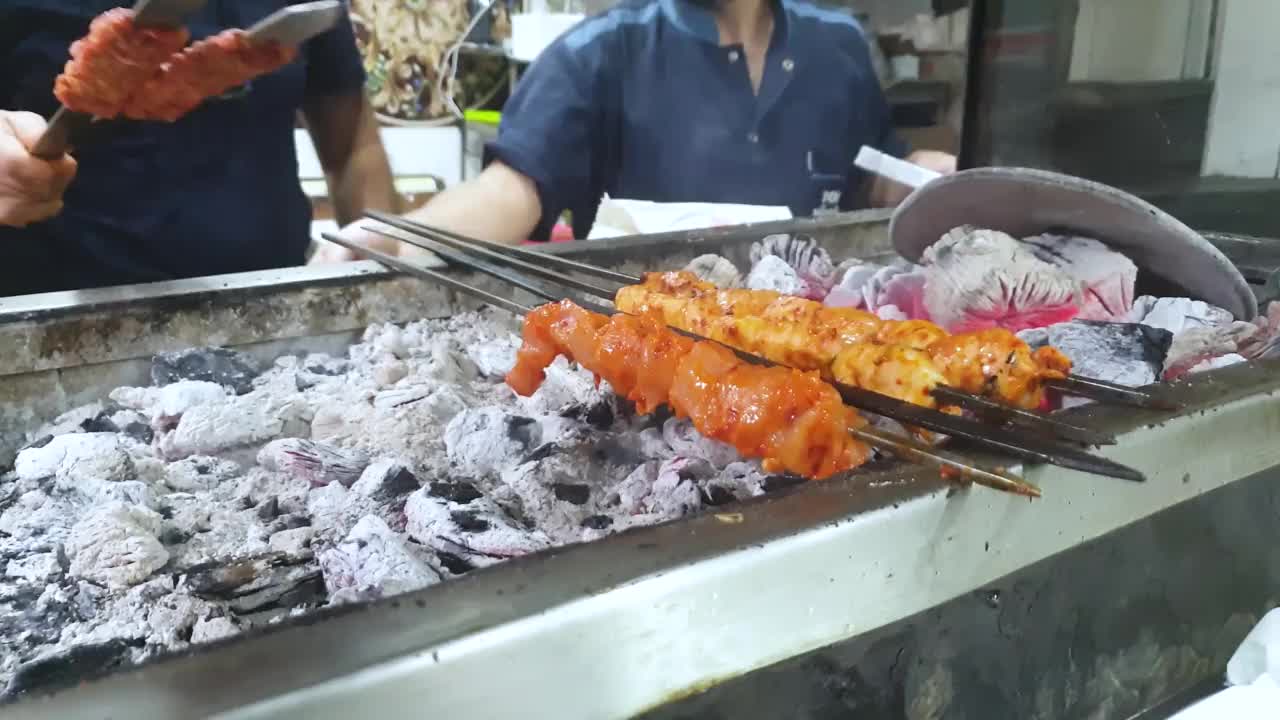 烤肉架的肉视频素材