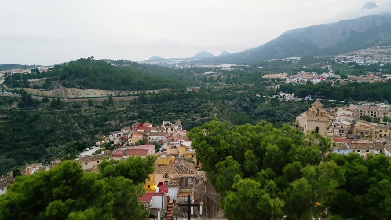 西班牙波洛普村历史悠久的石头建筑鸟瞰图视频素材