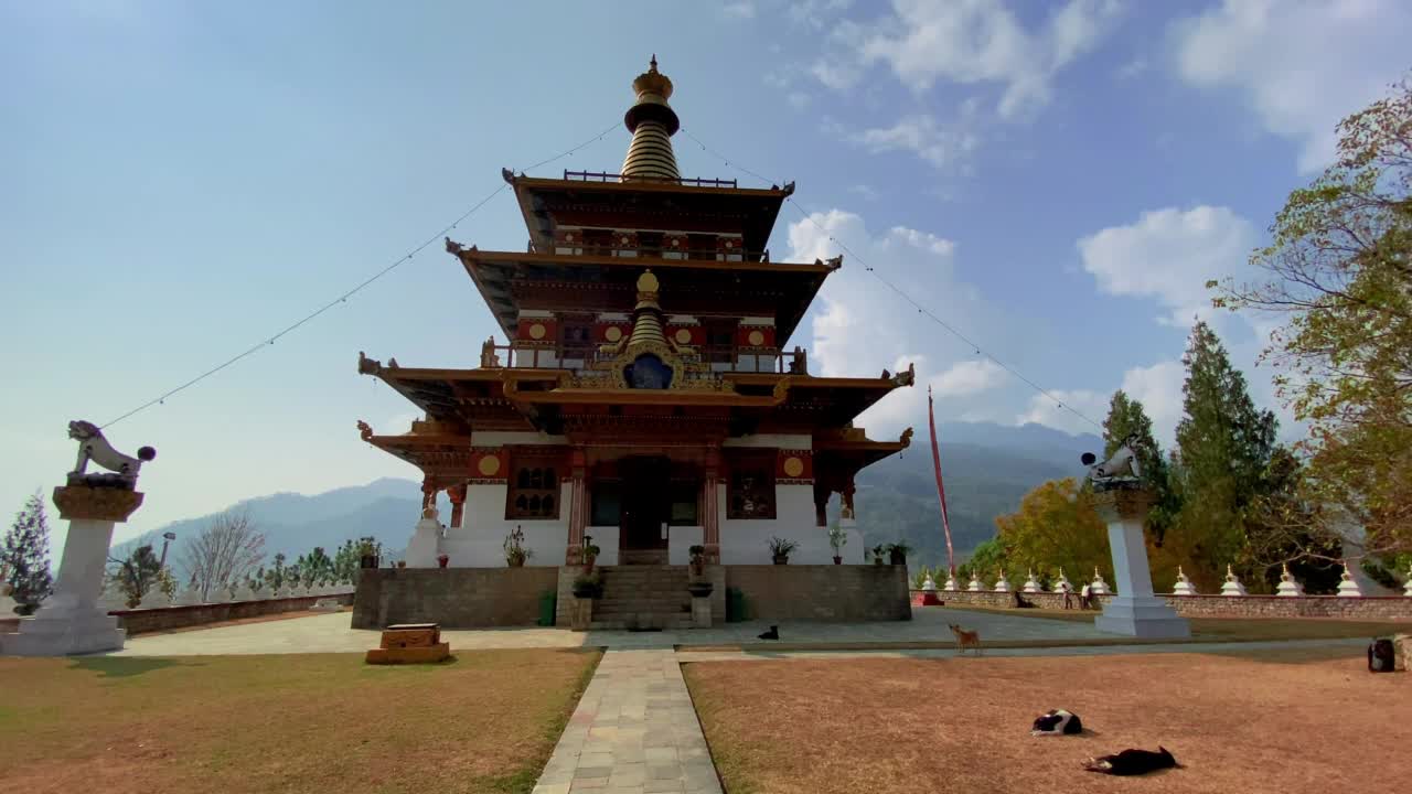 不丹普那卡的Khamsum Yulley Namgyal Chorten视频素材