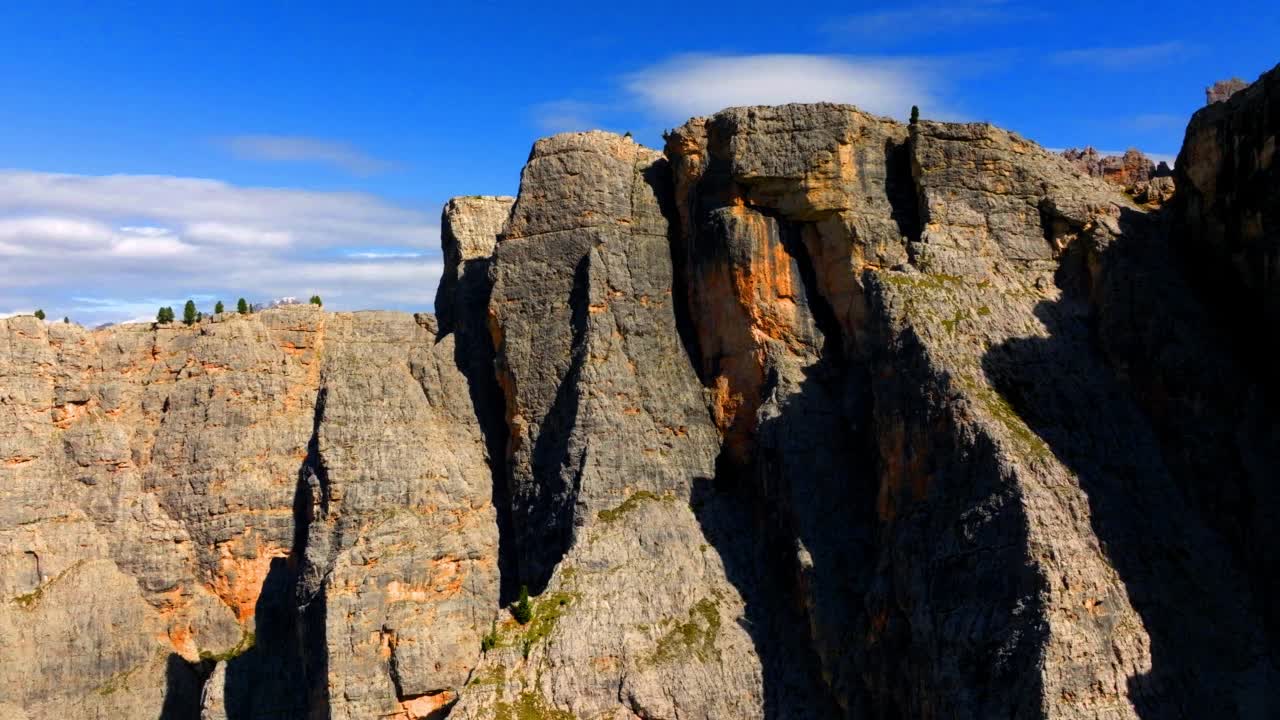 Croda Da Lago在意大利Dolomites (Passo Giau)视频素材