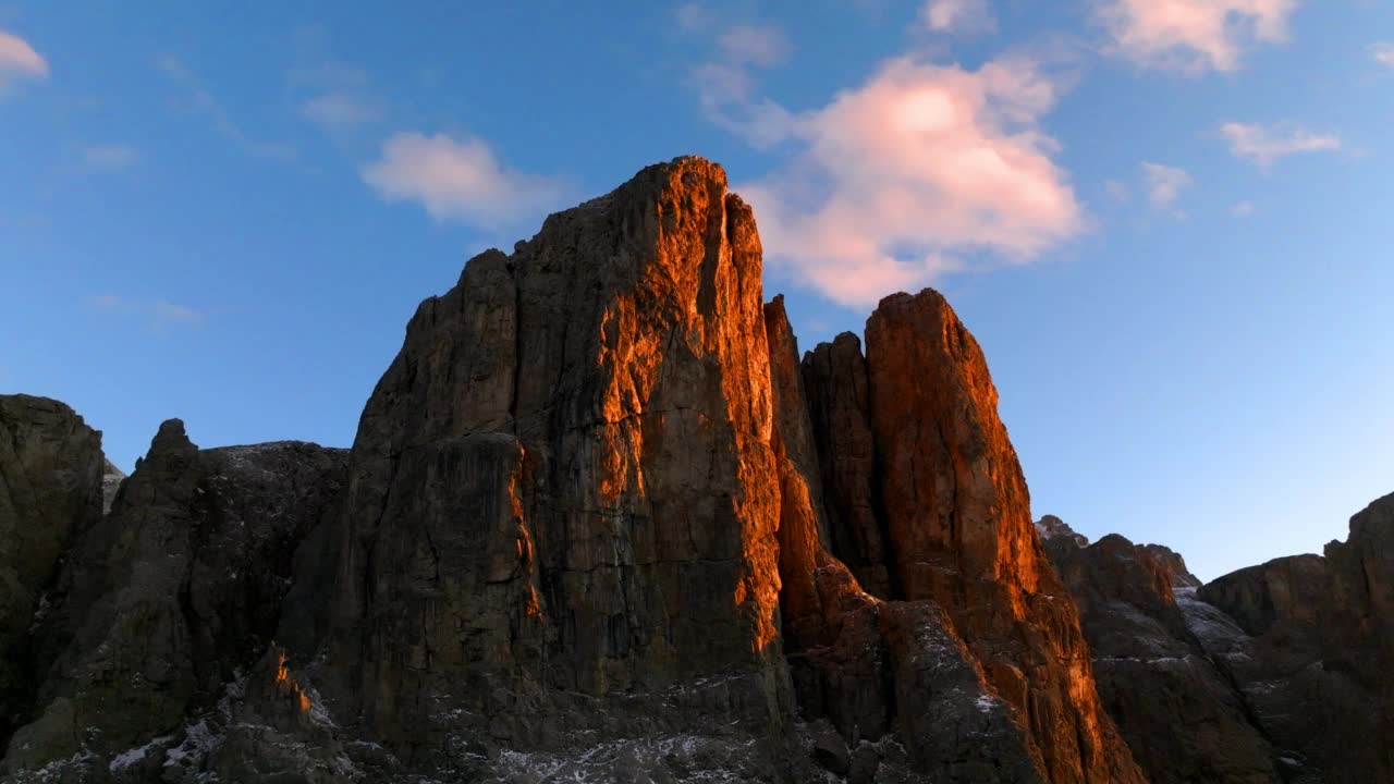 意大利白云岩中的塞拉峰(Passo Gardena)视频素材