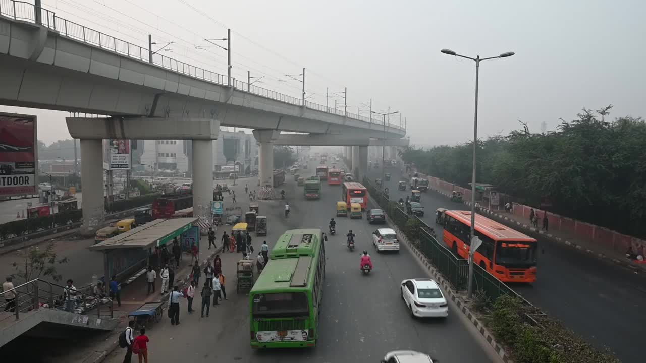 首都的空气污染与交通视频素材