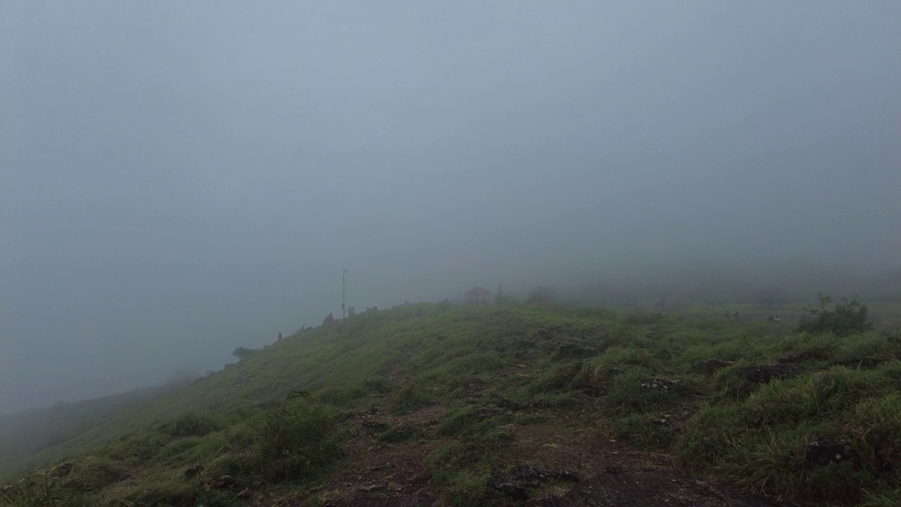 Ponmudi山站，喀拉拉邦Thiruvananthapuram美丽的雾山视频素材