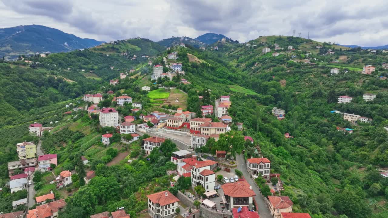 阿克卡巴特镇的鸟瞰图，位于黑海沿岸，特拉布宗视频素材