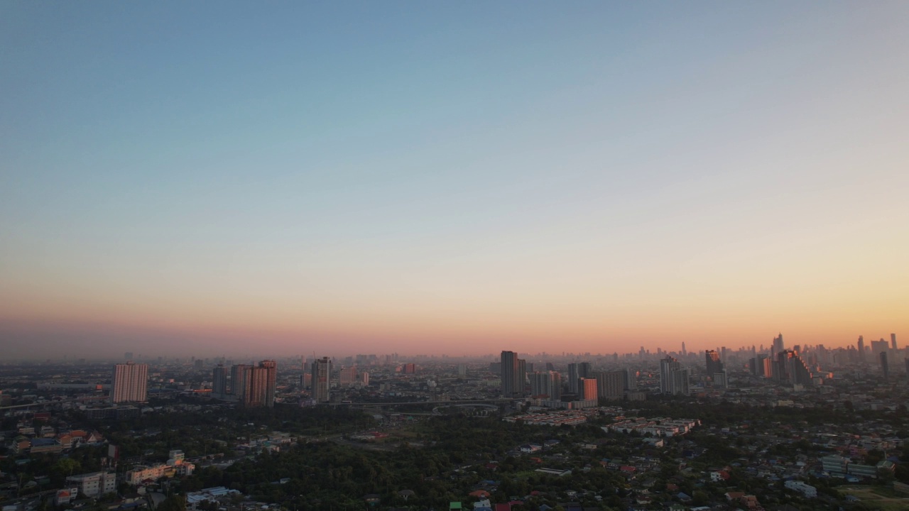 曼谷城市景观日出时间在中心特写视频素材