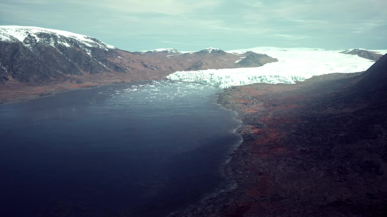 格陵兰海的雪山和漂流冰山视频素材