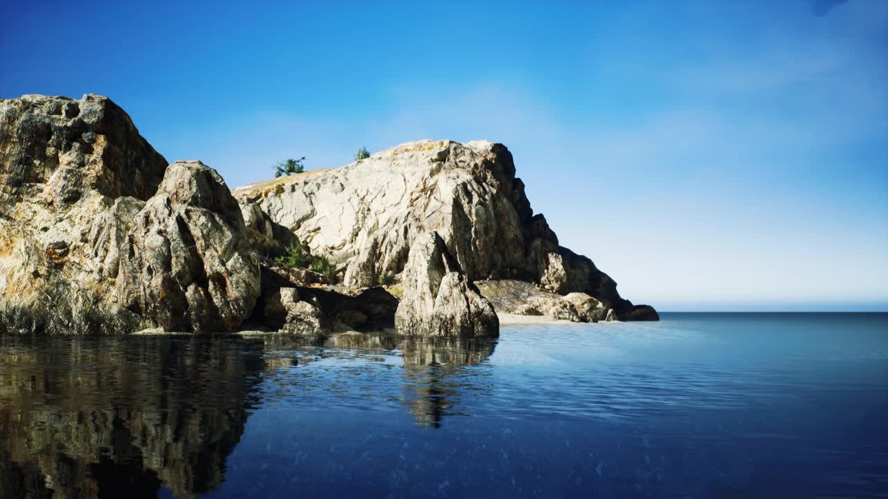 位于波罗的海沿岸的岩石岛上视频素材