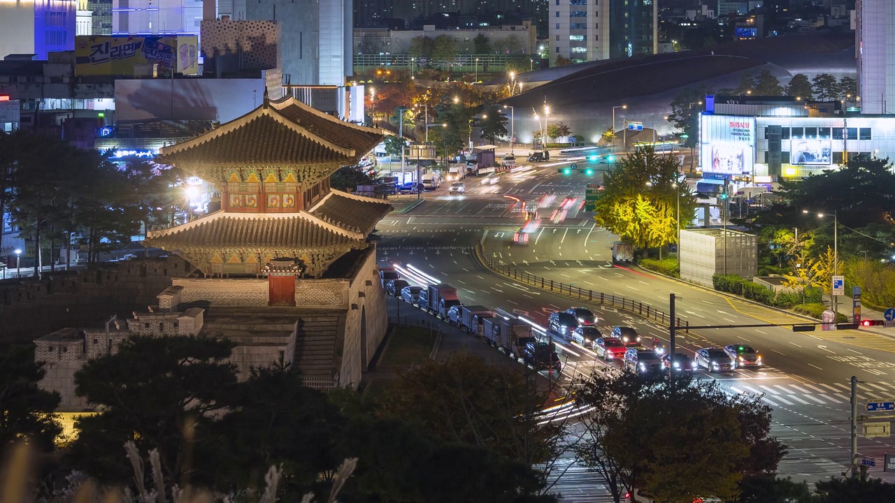 首尔东大门区和兴仁之门的夜晚时光视频素材