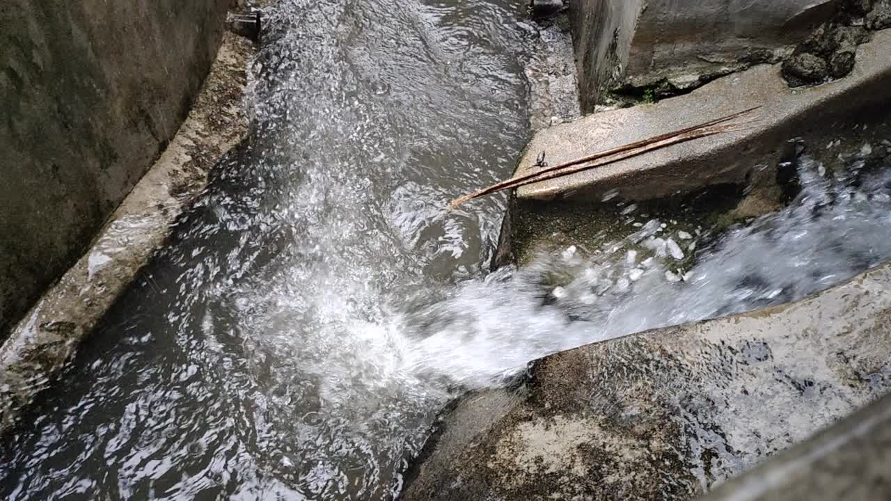 慢动作的大雨视频下载