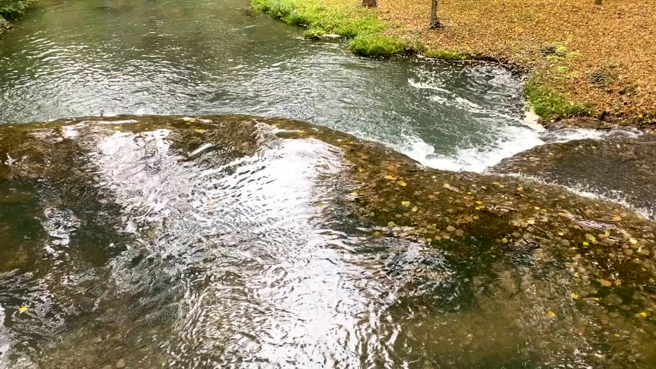 西班牙萨拉戈萨的石头修道院。萨拉戈萨的自然公园，宁静的港湾，放松的理想场所。视频素材