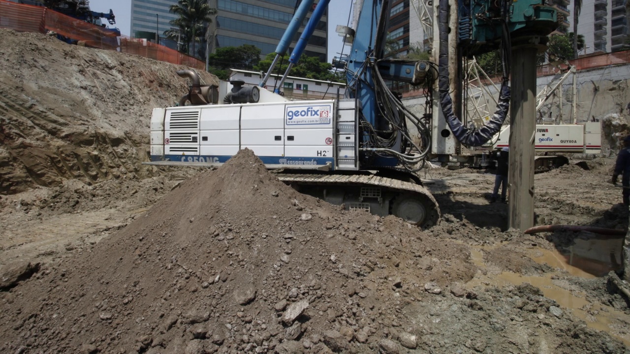 Faria Lima Avenue, São Paulo, São Paulo State, Brazil - November, 10, 2022: View of Office building under Construcion视频素材