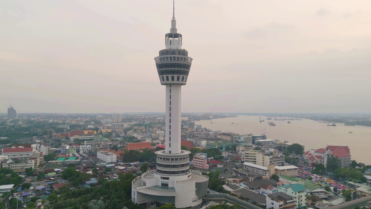 空中俯瞰观景台观景塔，沙木普拉干城市城市天际线视图。观光，探索城市天际线，旅游，假期。泰国。视频素材