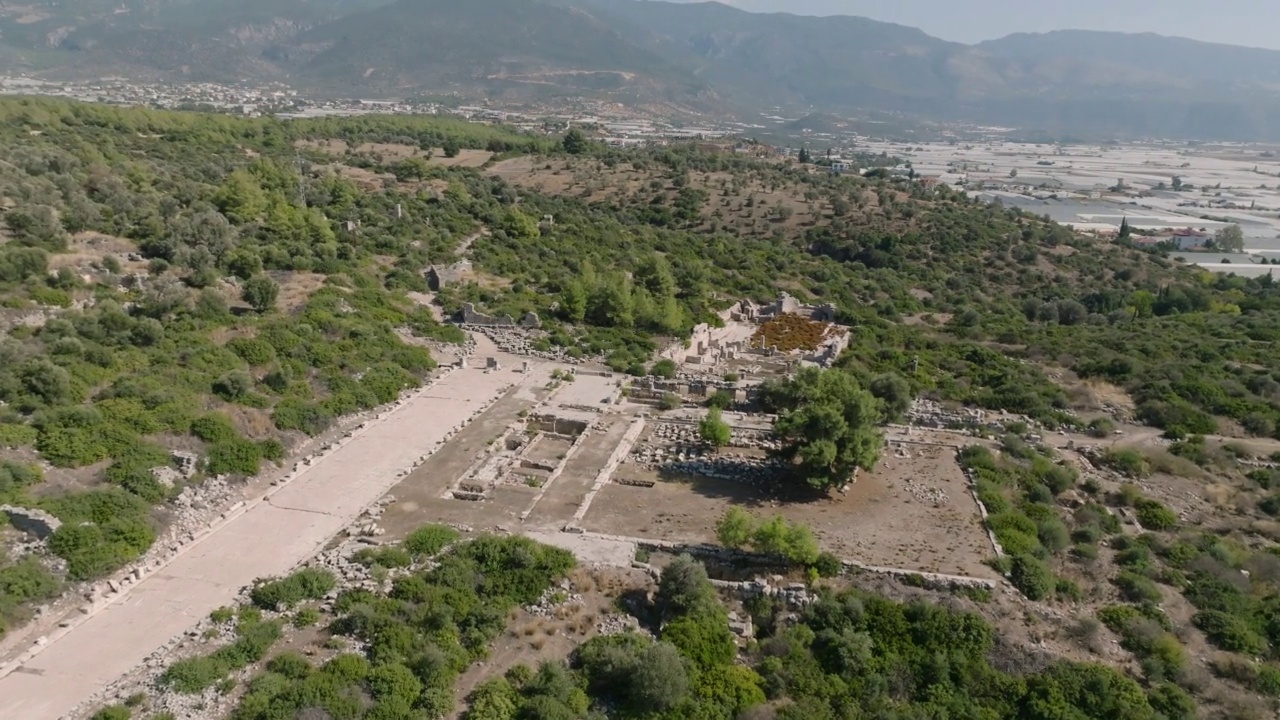 桑托斯古城鸟瞰图，罗马古城，土耳其最受欢迎的旅游目的地，桑托斯古城剧院鸟瞰图，古城遗址，联合国教科文组织古希腊古城遗址，利西亚时期的文物鸟瞰图视频素材