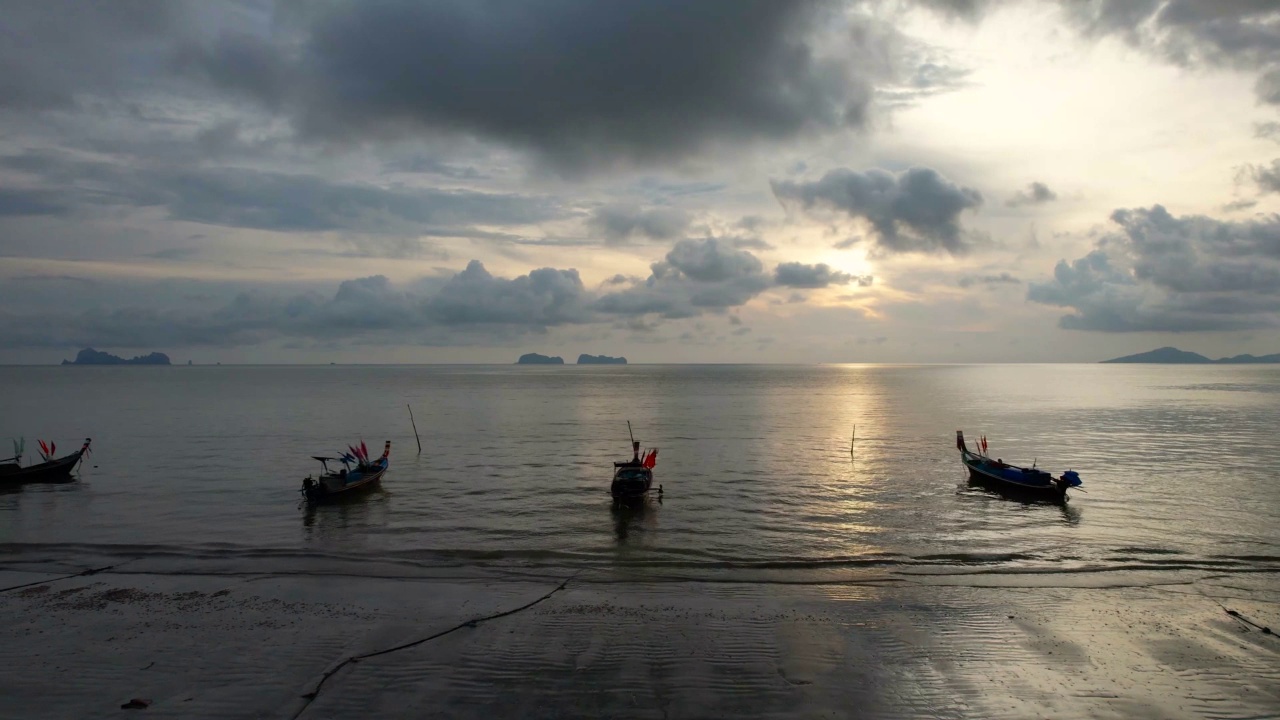 日落，海上乌云密布视频素材