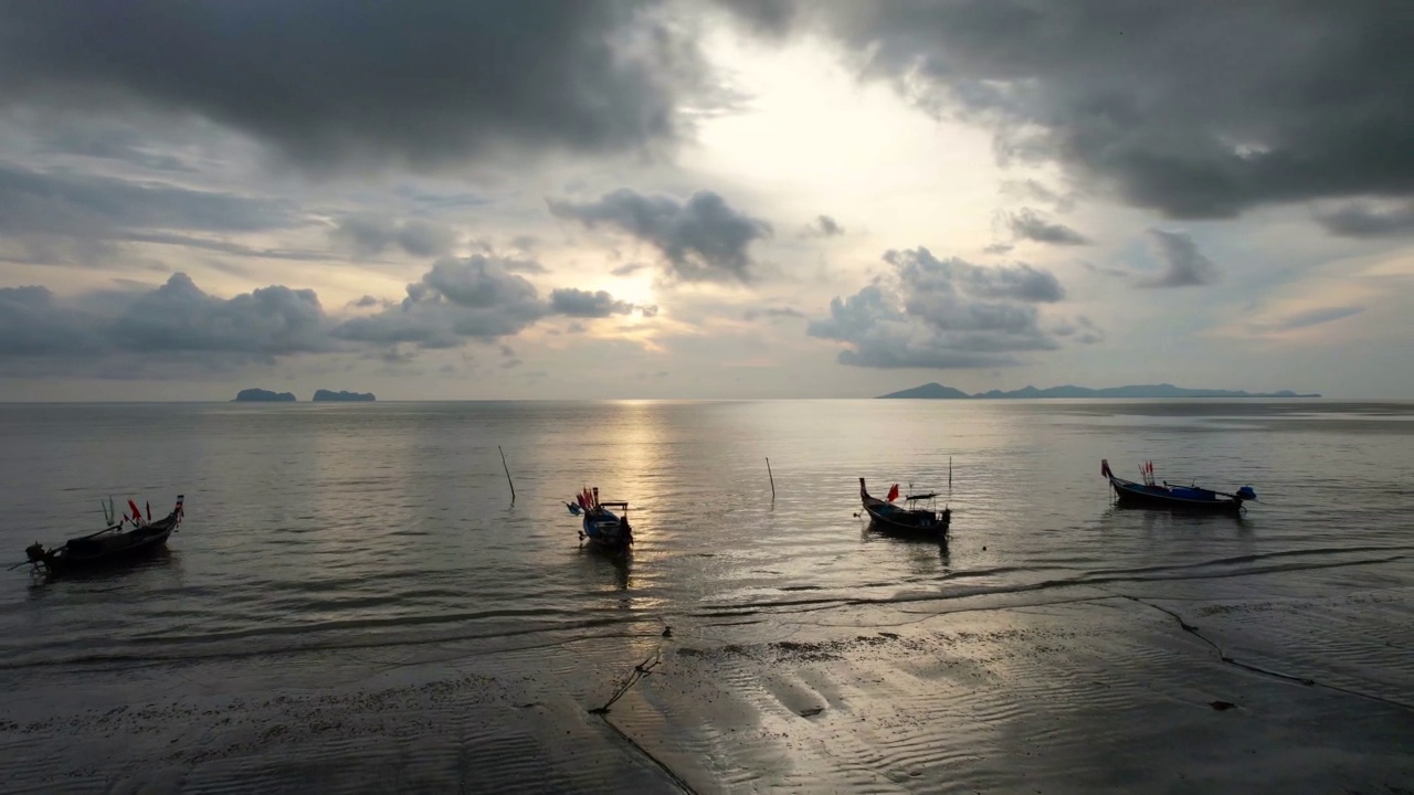 日落，海上乌云密布视频素材