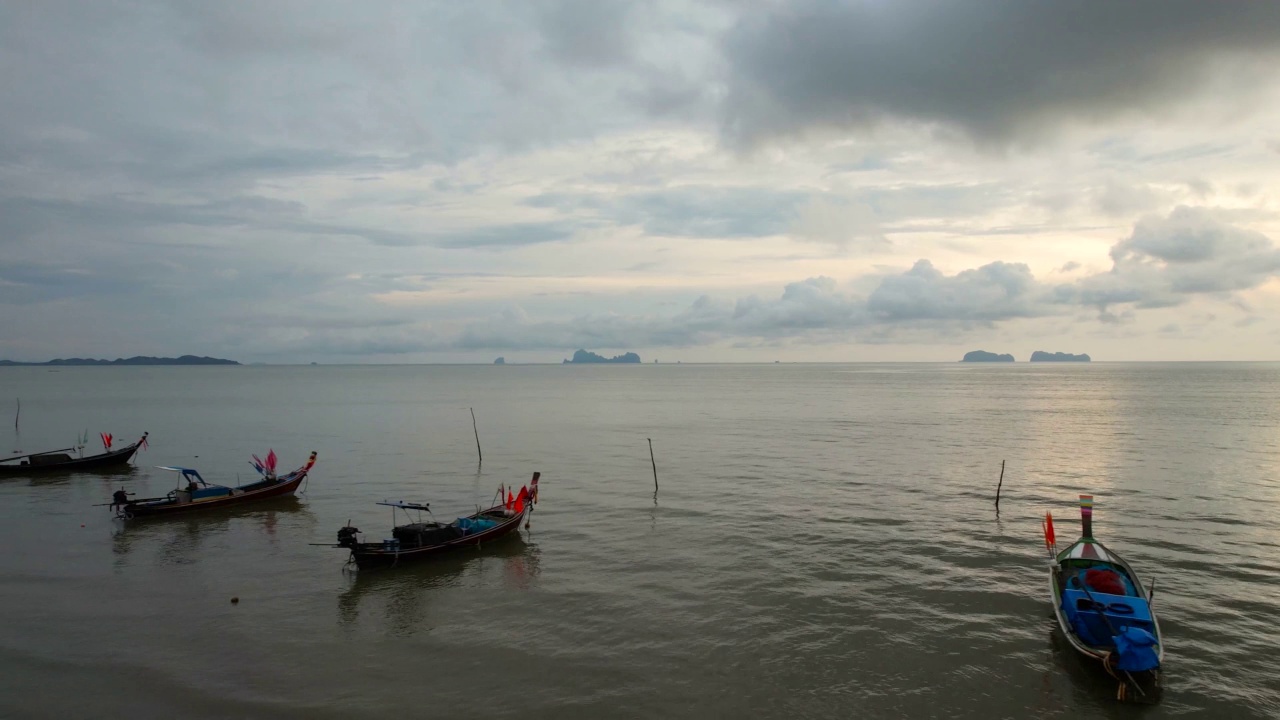 日落，海上乌云密布视频素材