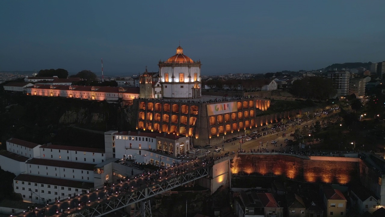 历史地标Serra do Pilar修道院(葡萄牙语:Mosteiro da Serra do Pilar)夜景，位于葡萄牙波尔图区Vila Nova de Gaia视频素材