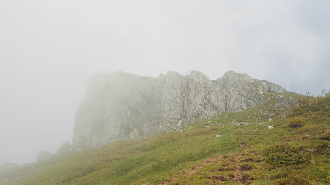 山峰的全景。视频素材