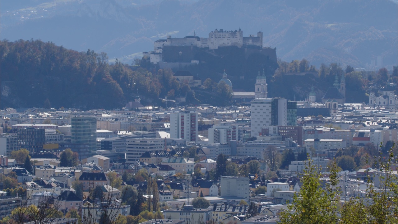 萨尔茨堡的城市景观与Hohensalzburg堡垒视频素材