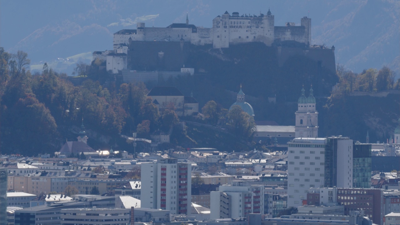 萨尔茨堡的城市景观与Hohensalzburg堡垒视频素材