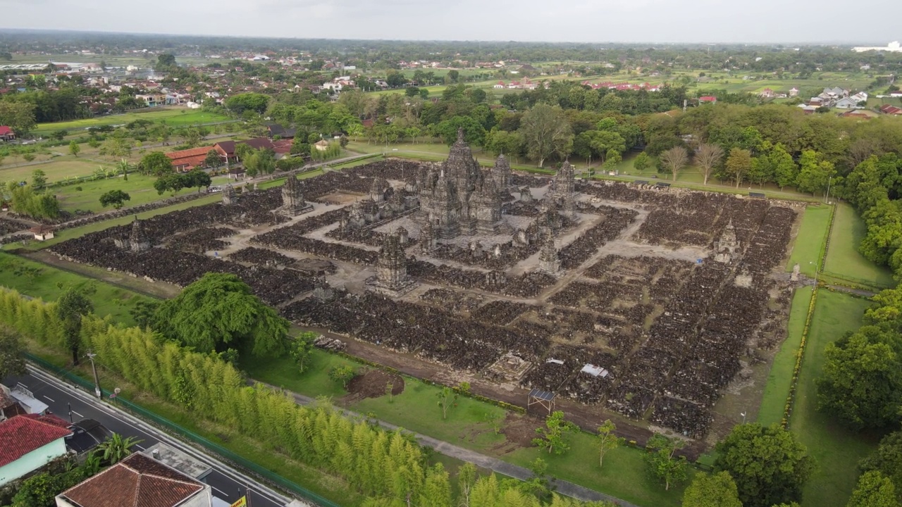 Candi Sewu寺庙鸟瞰图，它是印度尼西亚普拉姆巴南印度教寺庙的一部分视频素材