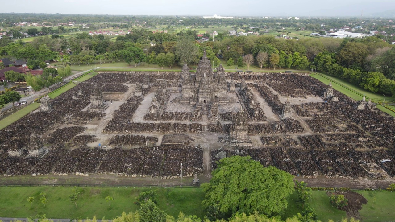 Candi Sewu寺庙鸟瞰图，它是印度尼西亚普拉姆巴南印度教寺庙的一部分视频素材