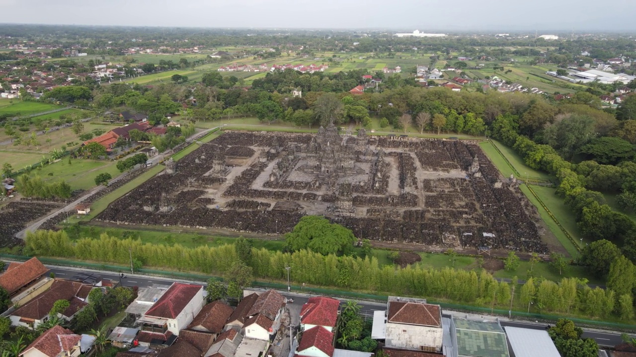 Candi Sewu寺庙鸟瞰图，它是印度尼西亚普拉姆巴南印度教寺庙的一部分视频素材