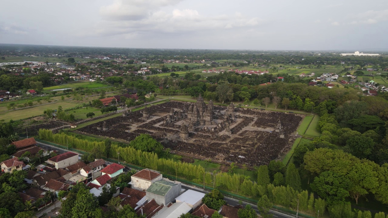 Candi Sewu寺庙鸟瞰图，它是印度尼西亚普拉姆巴南印度教寺庙的一部分视频素材