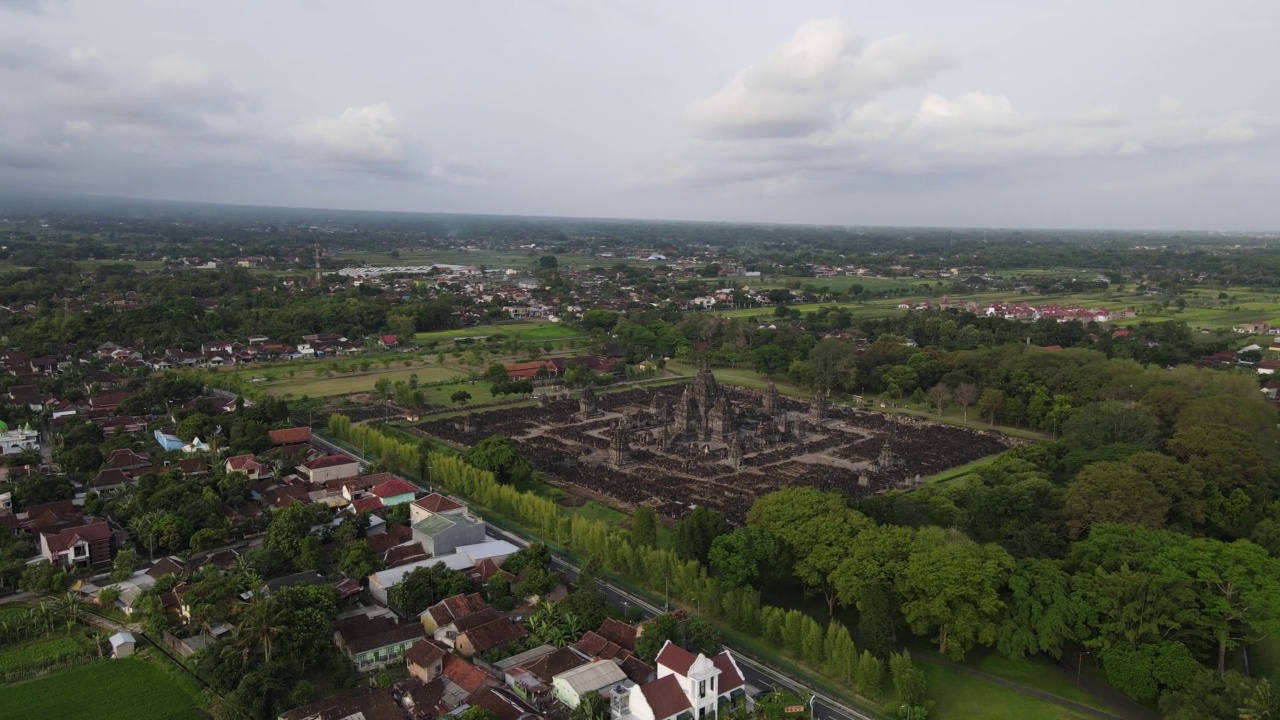 Candi Sewu寺庙鸟瞰图，它是印度尼西亚普拉姆巴南印度教寺庙的一部分视频素材