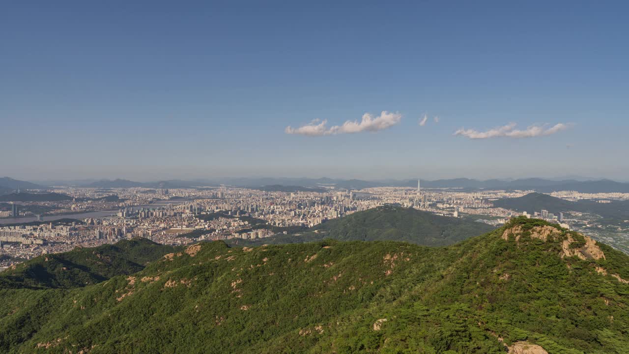 首尔江南区、广津区、松坡区白天蚕室区汉江、冠岳山、延朱台、乐天世界大厦附近的市中心视频素材