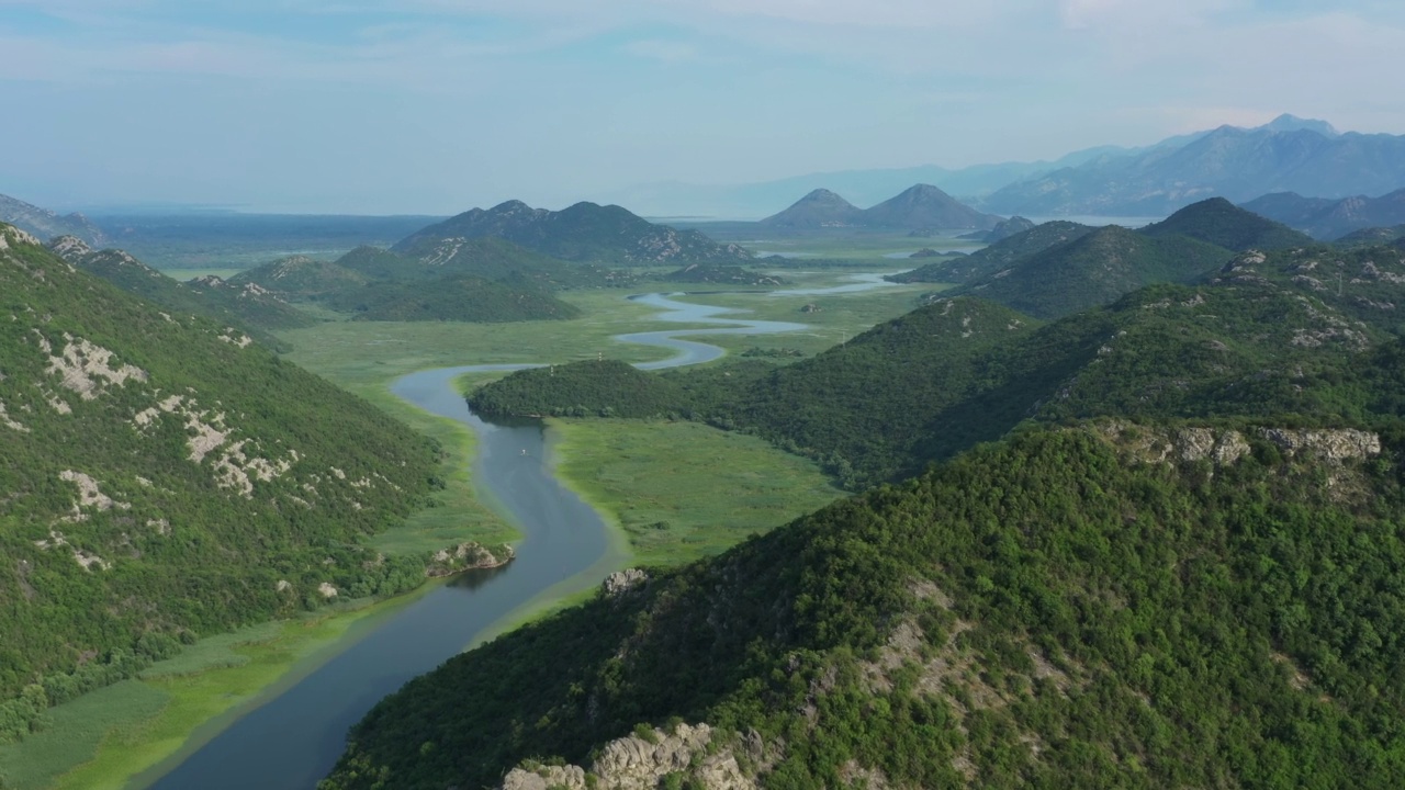 Crnojevica河流入Skadar湖视频素材