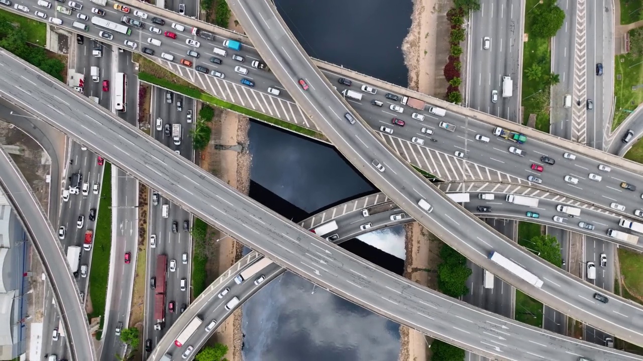 巴西圣保罗公路上的交通延时。交通场景。视频素材