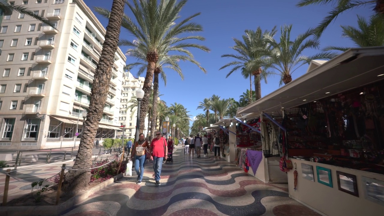 Esplanada de España, famous promenade street market in Alicante, Spain视频素材