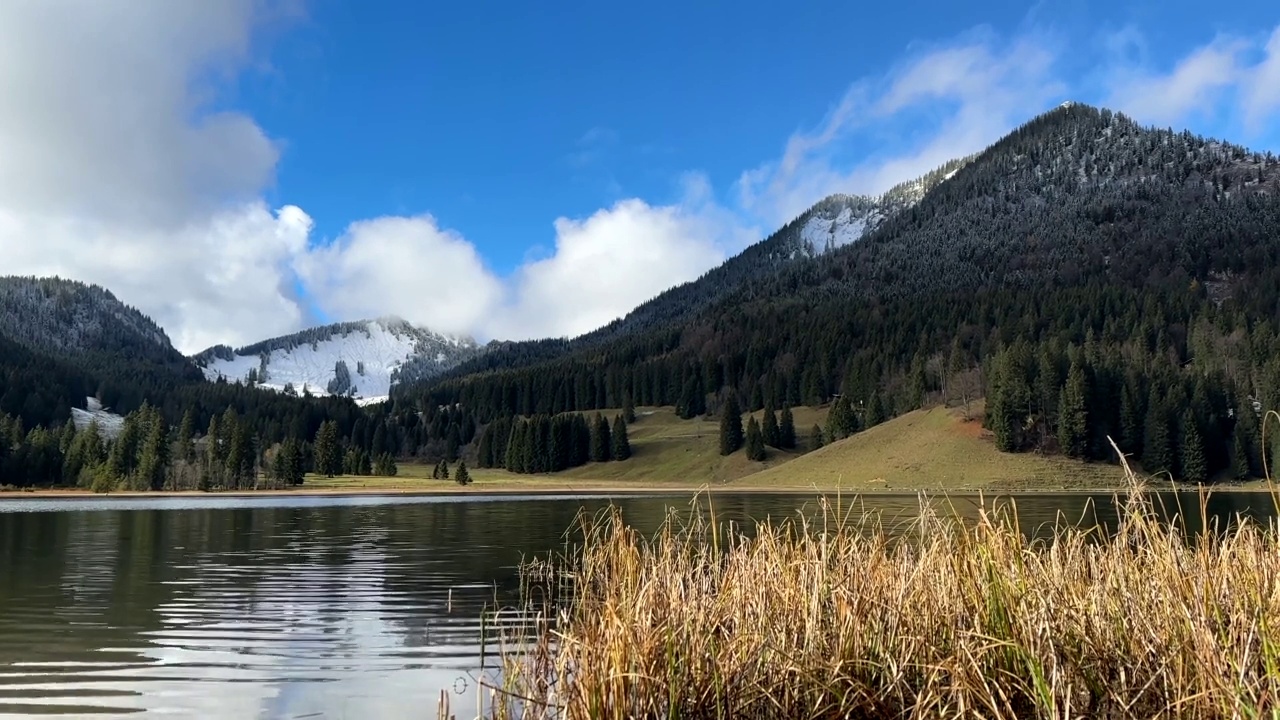 阿尔卑斯山的斯匹钦湖视频下载