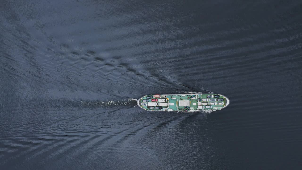 挪威峡湾渡口的风景鸟瞰图视频素材