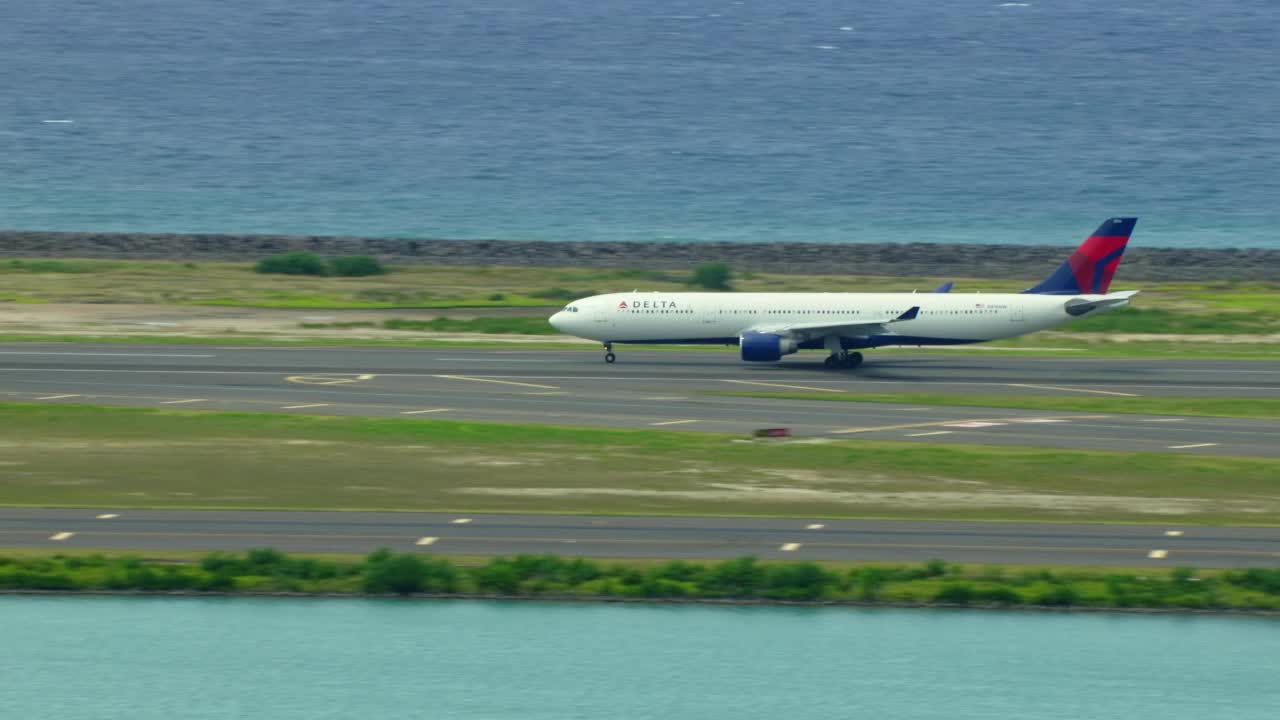 达美航空公司空中客车A330在夏威夷檀香山HNL起飞视频素材