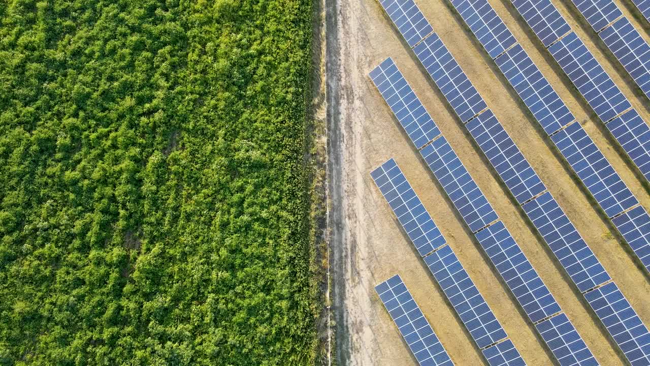 传统农用地毗邻新时代太阳能用地视频素材