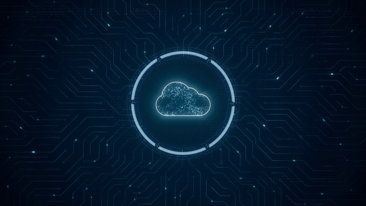 蓝色数字云计算logo和未来技术圆HUD的运动图形与电路板和抽象背景云存储概念上的数据传输视频素材
