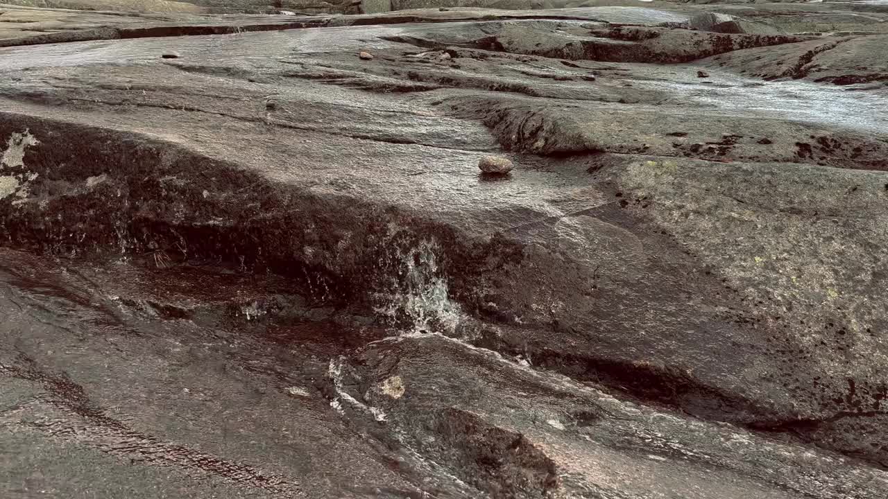 瀑布巨魔之旅。视频下载