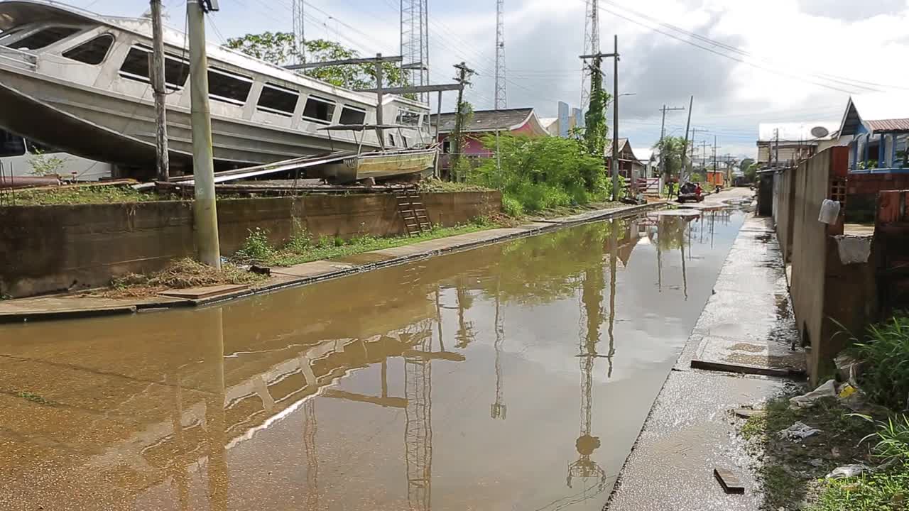 街道被河水淹没视频下载